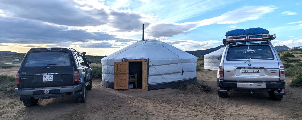 Yourte et véhicules utilisés