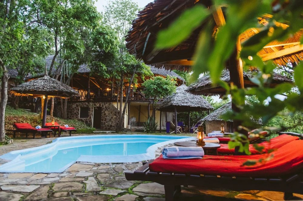 Détente au bord de la piscine