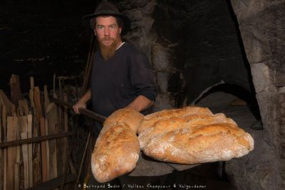 Jour 1 : Rendez-vous à Gap ou dans le Champsaur – Cuisson au four à pain et plantes sauvages Jour 1 : Rendez-vous à Gap ou dans le Champsaur – Cuisson au four à pain et plantes sauvages