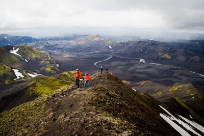 Randonneurs au coeur des paysages islandais - &copy; Jan